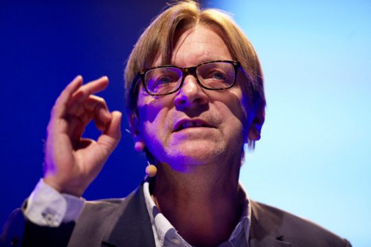 Guy Verhofstadt vs Olli Rehn: Wer wird EU-Spitzenkandit der Liberalen?