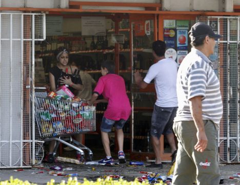 Polizeistreik ist Cordoba löst Plünderungen und Ausschreitungen aus