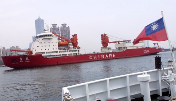 Der Eisbrecher "Snow Dragon" soll der "MV Akademik Shokalskiy" zu Hilfe kommen