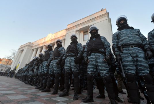 Das Parlament in Kiew wird vor der Vertrauensabstimmung schwer bewacht