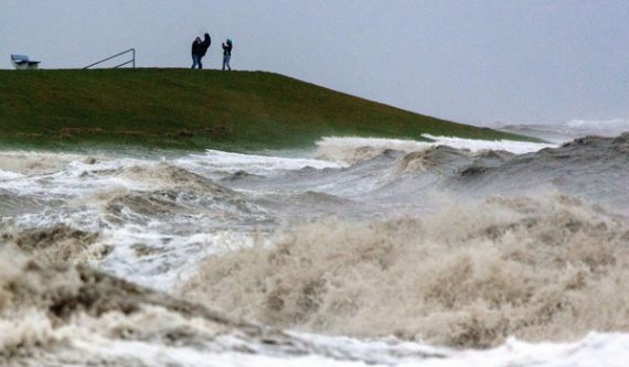 Sturmtief Xaver trifft auf die deutsche Nordseeküste