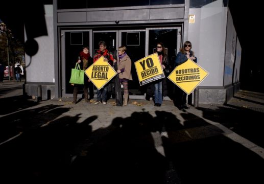 Befürworterinnen der Abtreibung vor dem Hauptsitz der Volkspartei (PP) in Madrid