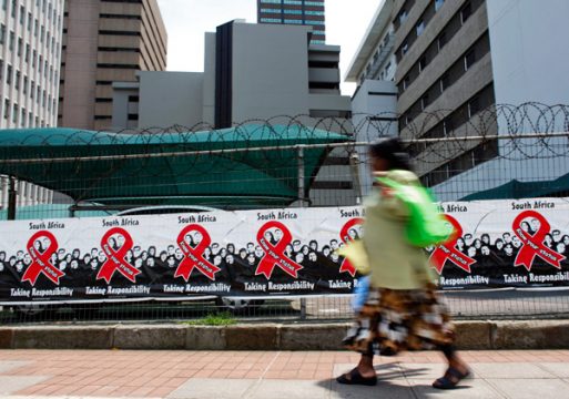 In Durban, South Africa, warnen Banner vor den Gefahren von Aids