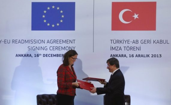 EU-Innenkommissarin Cecilia Malmström und der türkische Außenminister Ahmet Davutoglu in Ankara