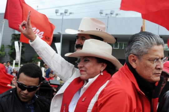 Xiomara Castro mit Anhängern in Tegucigalpa (Honduras)