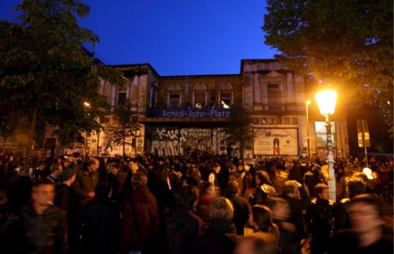 Demonstranten vor dem linken Kulturzentrum "Rote Flora" in Hamburg (9. Mai 2007)