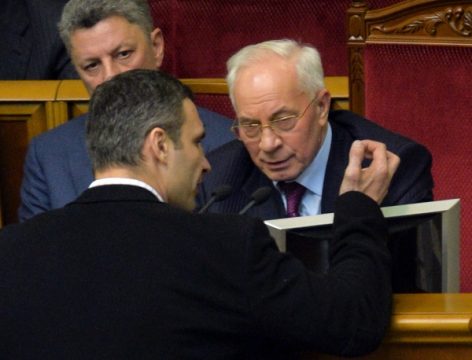 Vitali Klitschko (l.) und der ukrainische Regierungschef Nikolai Asarow