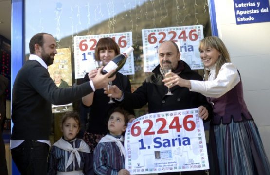 Spanische Weihnachtslotterie - Fröhliche Glücksboten in Mondragón