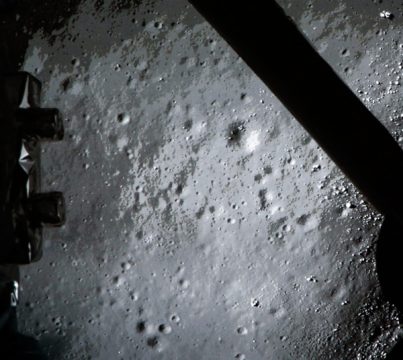 Mond vom unbemannten chinesischen Raumschiff "Chang'e 3" aus gesehen