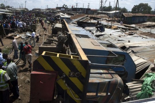 Der in Nairobi auf mehrere Hütten gestürzte Güterzug