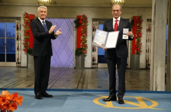 Nobelkomitee-Chef Thorbjörn Jagland und Ahmet Üzümcü (r.)