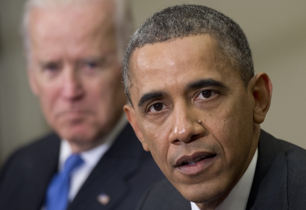 Barack Obama und Joe Biden (im Hintergrund)