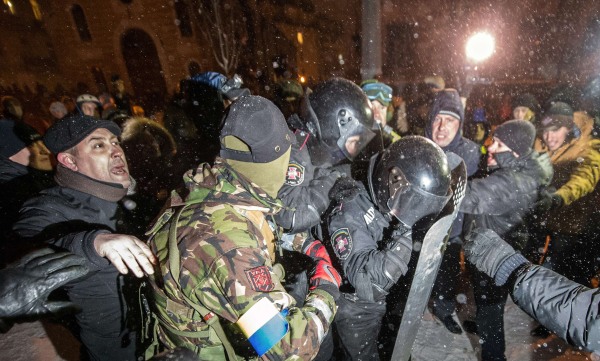 Zusammenstoß zwischen Demonstranten und Polizisten in Kiew