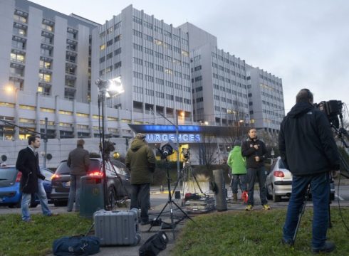 Journalisten vor dem Krankenhaus in Grenoble, in dem der schwer verletzte Michael Schumacher behandelt wird