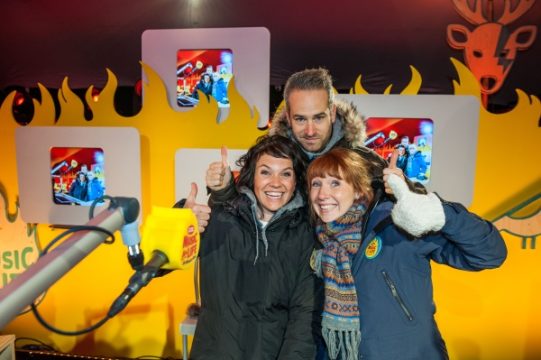 Die "Viva for Life"-Moderatoren Linde Merckpoel, Stijn Van de Voorde und Siska Schoeters (vlnr)