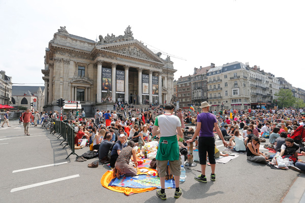 Picknick auf dem Boulevard Anspach: Anwohner wünschen sich autofreie Zone (9. Juni 2013)