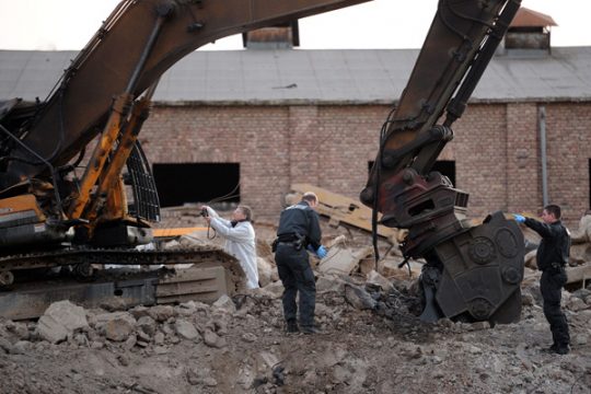 Explosion auf Industriegelände: Baggerfahrer getötet