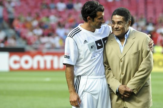 Luis Figo mit Portugals Fußball-Legende Eusébio (Juli 2012)