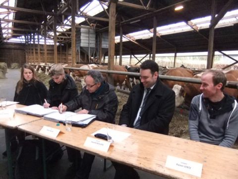 Hilfe für Landwirte in Not: VSZ und Agricall unterzeichnen Abkommen