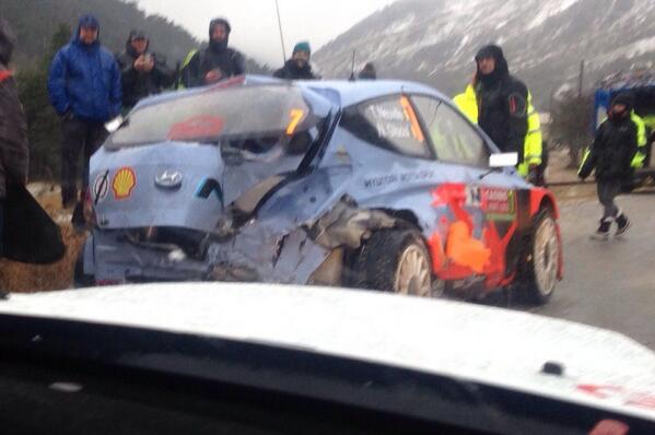 Thierry Neuvilles Hyundai i20 nach dem Ausfall - Bild: @SebMarshall/Twitter