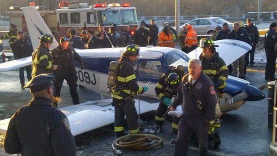 Notlandung auf einer Schnellstraße in der Bronx