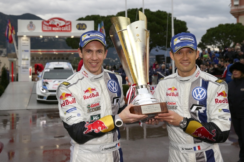 Sébastien Ogier (r.) und Co Julien Ingrassia gewinnen die Rallye Monte-Carlo