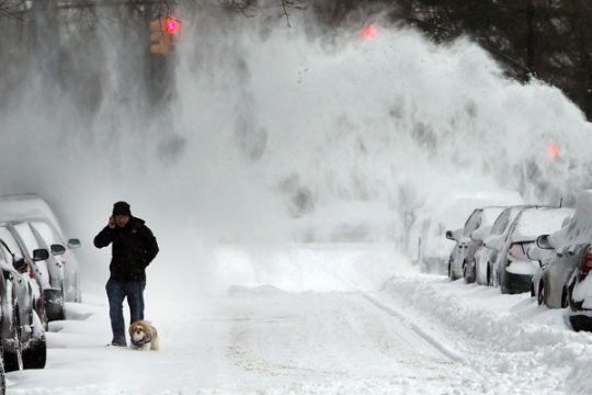 Schwerer Schneesturm wütet über Nordosten der USA (Bild: Brooklyn, New York City)