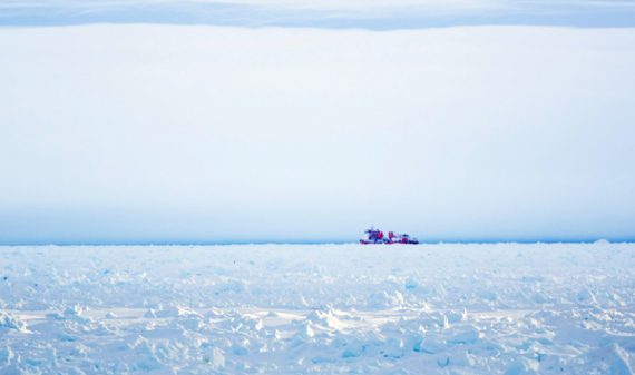 Der chinesische Eisbrecher "Xue Long" am 27.12.2013