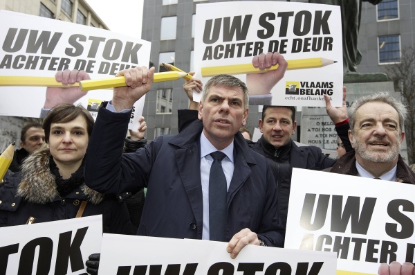 Barbara Pas, Filip Dewinter und Gerolf Annemans, Parteivorsitzender des Vlaams Belang, bei der Vorstellung ihres Wahlslogans in Brüssel