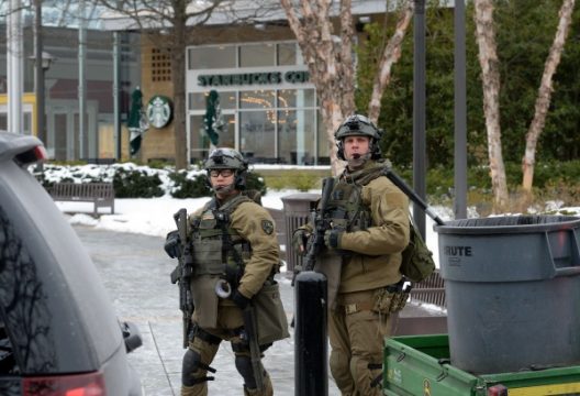 Polizisten vor der Mall in Columbia