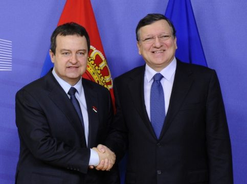 Der serbische Regierungschef Ivica Dacic und Kommissionspräsident José Manuel Barroso