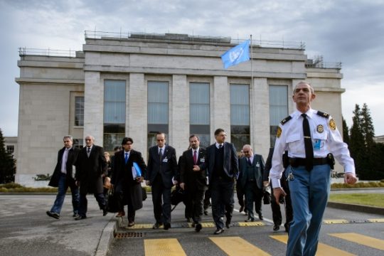 Delegation der syrischen Opposition vor dem Sitz der Vereinten Nationen in Genf