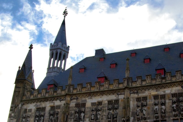 Auftakt zum Karlsjahr in Aachen - Das Aachener Rathaus