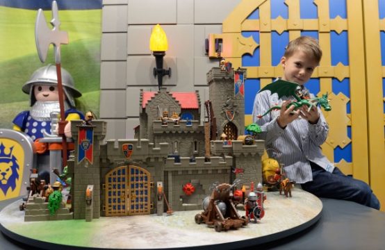 Playmobil begeistert auch noch nach 40 Jahren - hier auf der Nürnberger Spielwarenmesse