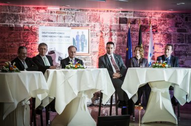 DG feiert den 30. Jahrestag der Einsetzung der ersten Regierung