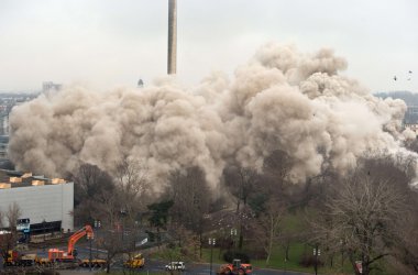 Sprengung des Frankfurter Uni-Hochhauses - Bild: Boris Roessler/AFP