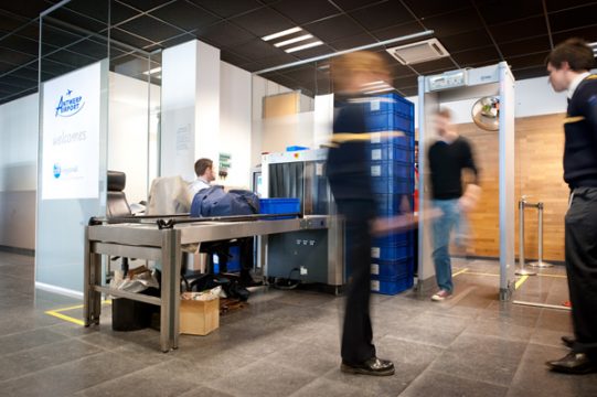 Überzogene Kontrollen bilden das Fundament für einen Polizeistaat (De Morgen)