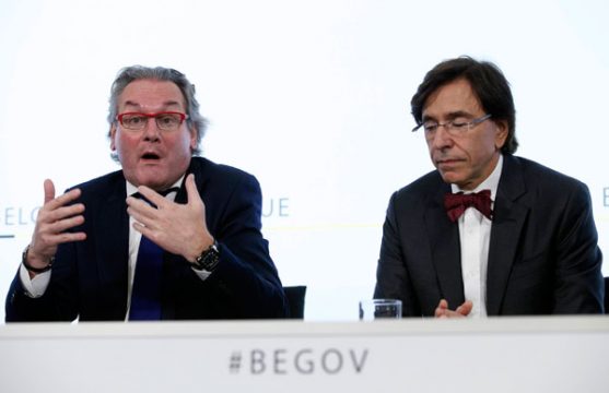 Die Minister der Föderalregierung: "Falsche Moralapostel"? (v.n.r.: Minister Labille, PS, Prelier Di Rupo, PS)