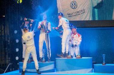 Andreas Mikkelsen fährt zum ersten Mal auf Platz zwei