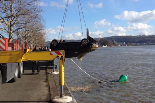 Lennertz' Auto aus der Maas geborgen