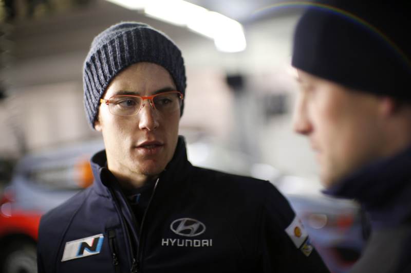 Thierry Neuville nach dem Ausfall bei der Rallye Schweden