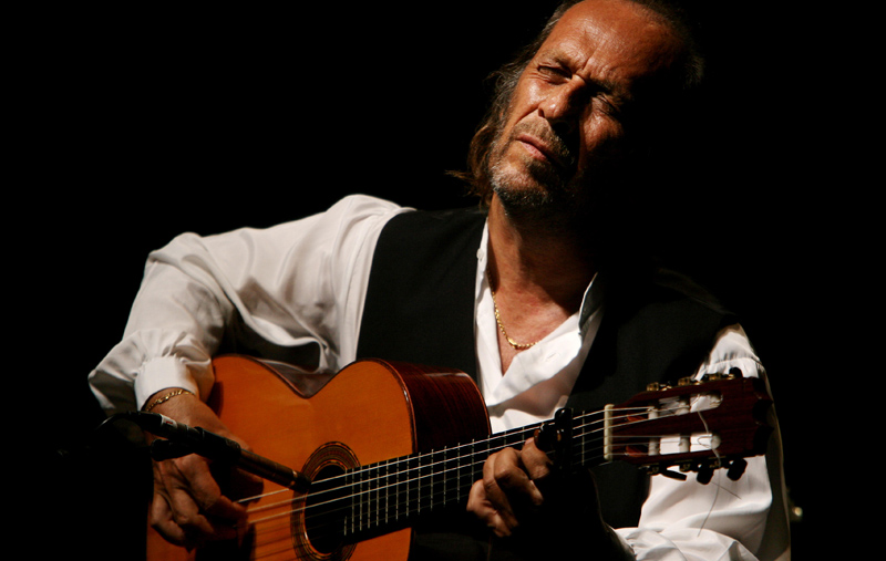 Paco de Lucía bei einem Konzert in seiner Heimatstadt Algeciras (September 2006)
