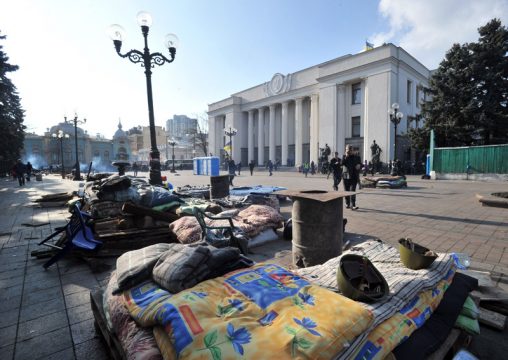 Vor dem Parlament in Kiew