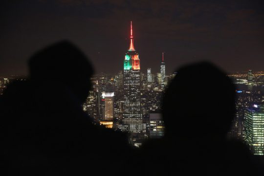 Empire State Building in Superbowl-Farben: Grün für die Seattle Seahawks und orange für die Denver Broncos
