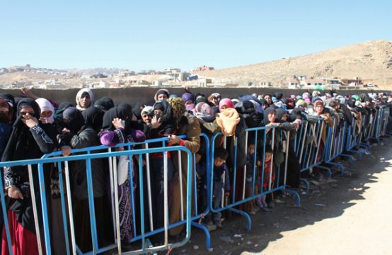 Syrische Flüchtlinge vor einem UN-Camp im Libanon