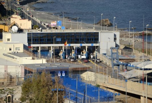 Der Grenzübergang zur spanischen Nordafrika-Exklaven Ceuta am 6.2.