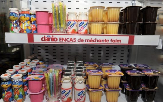 Regal mit Danone-Produkten in einem Pariser Supermarkt