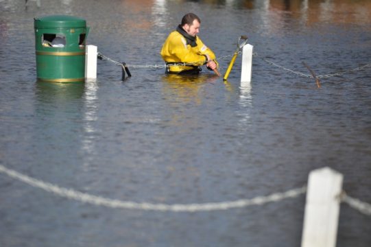Auch das Dorf Datchet westlich von London ist überflutet