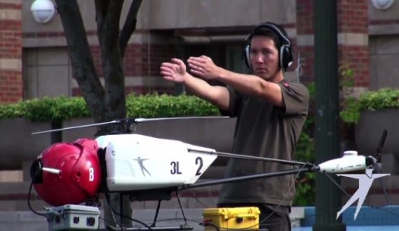 Der unbemannte Helikopter Flying Cam 3.0 SARAH