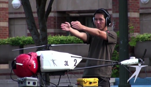 Der unbemannte Helikopter Flying Cam 3.0 SARAH